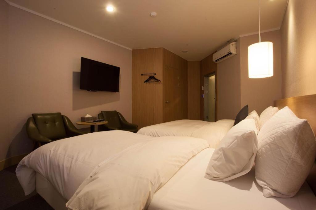 Centralperson Pyeongtaek Hotel מראה חיצוני תמונה