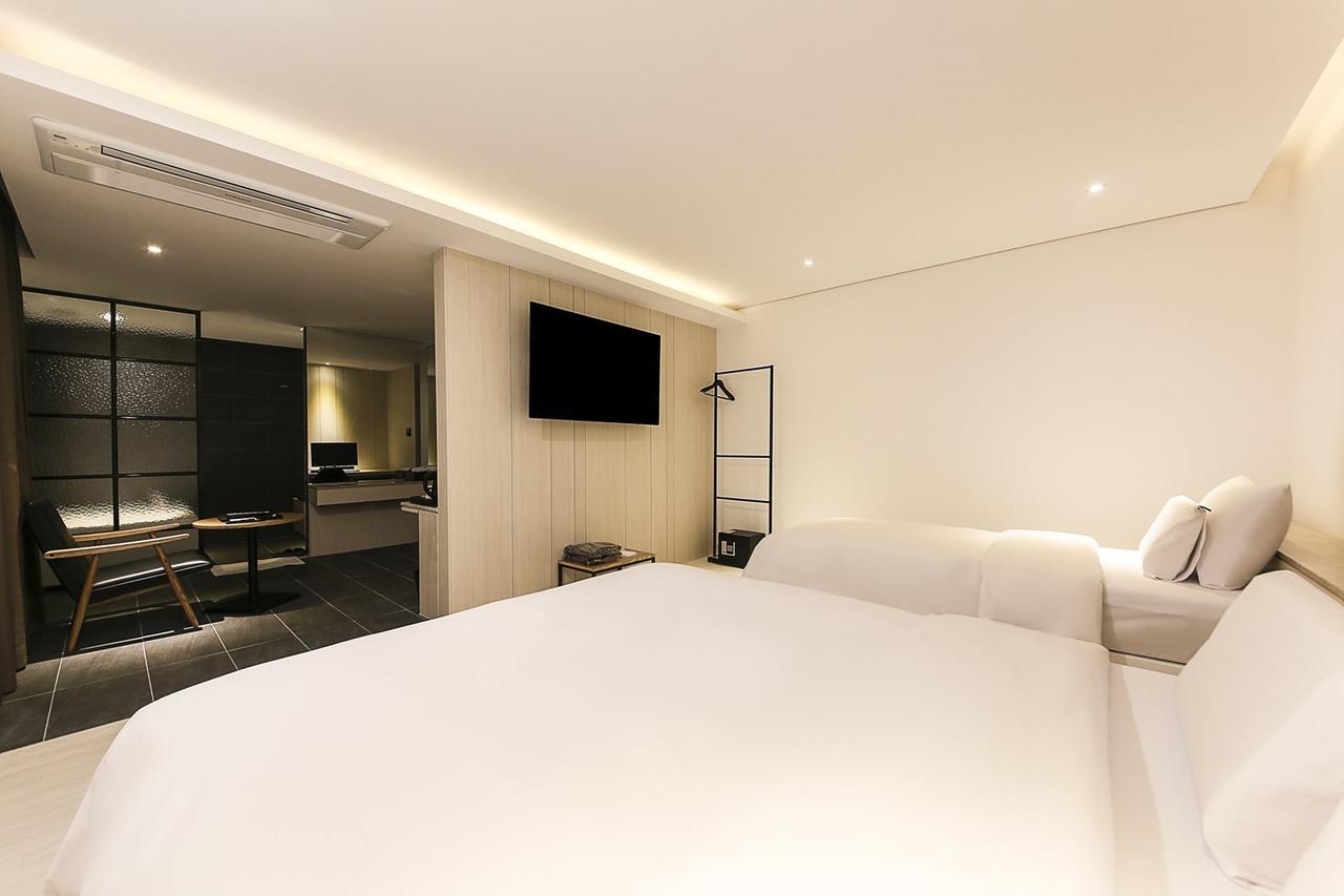 Centralperson Pyeongtaek Hotel מראה חיצוני תמונה